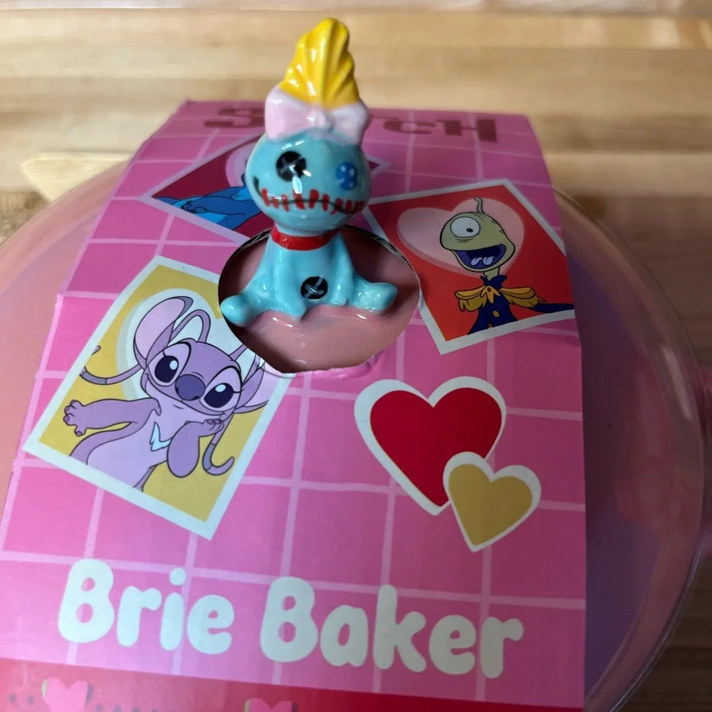 Stitch Heart Brie Baker NWT